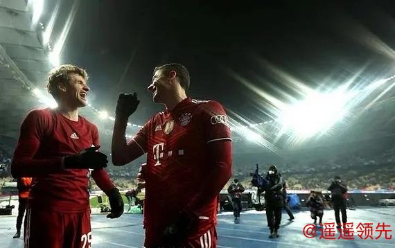 德甲-穆勒莱万齐建功蒂亚戈破荒 拜仁4-0升次席